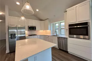 577 Elm Green St, Hutto, TX 78634 - Photo 9