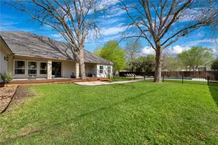 802 Wilkes St, Smithville, TX 78957 - Photo 25