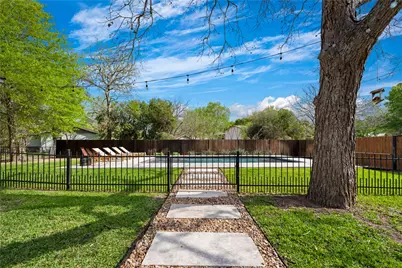 802 Wilkes Street, Smithville, TX 78957 - Photo 23