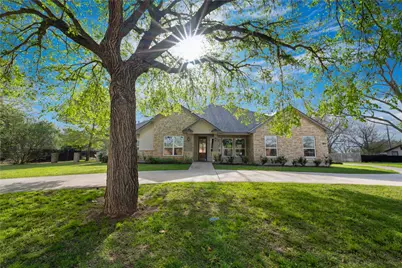 802 Wilkes Street, Smithville, TX 78957 - Photo 1