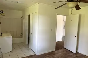 111 Chris Ln, Florence, TX 76527 - Photo 5