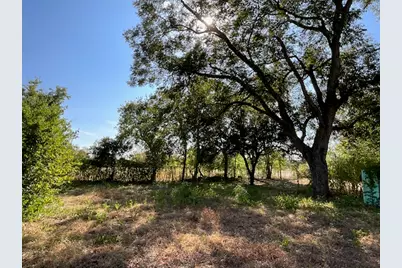 1005 W 8th Street, Cameron, TX 76520 - Photo 3