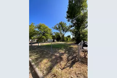 1005 W 8th Street, Cameron, TX 76520 - Photo 15