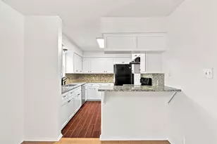 10010 Wildflower Ln, Austin, TX 78733 - Photo 9