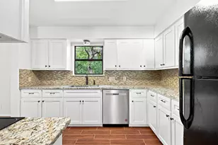 10010 Wildflower Ln, Austin, TX 78733 - Photo 13