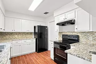 10010 Wildflower Ln, Austin, TX 78733 - Photo 11