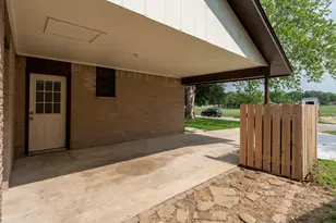 903 Mimosa Dr, Lockhart, TX 78644 - Photo 9