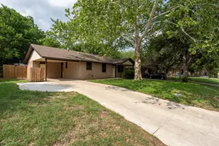 903 Mimosa Dr, Lockhart, TX 78644 - Photo 1