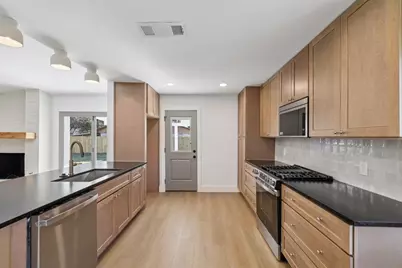 10424 Quail Ridge Drive, Austin, TX 78758 - Photo 15