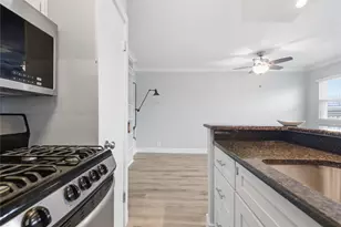 2401 Manor Rd, Austin, TX 78722 - Photo 9