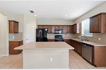 12621 Wayne Spur Lane, Elgin, TX 78621 - Photo 9