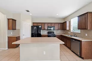 12621 Waynespur Ln, Elgin, TX 78621 - Photo 9