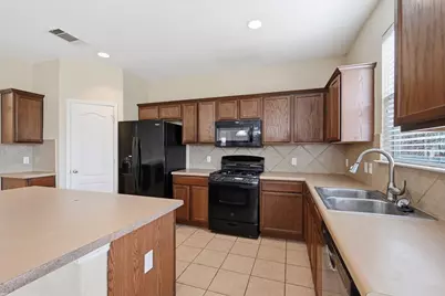 12621 Wayne Spur Lane, Elgin, TX 78621 - Photo 11