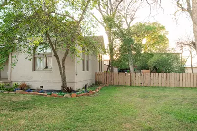 1202 Pecan Street, Bastrop, TX 78602 - Photo 3