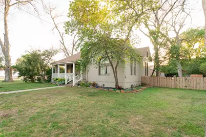 1202 Pecan Street, Bastrop, TX 78602 - Photo 3