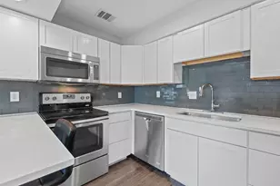 935 La Posada Dr, Austin, TX 78752 - Photo 3