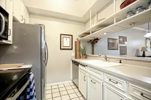 641 W 31st 1/2 St, Austin, TX 78705 - Photo 21