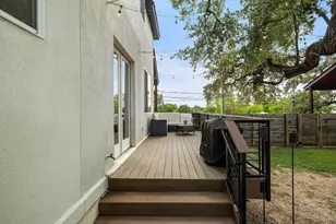 2812 Oak Springs Dr, Austin, TX 78702 - Photo 33