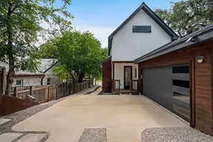 2812 Oak Springs Dr, Austin, TX 78702 - Photo 37