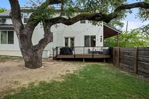 2812 Oak Springs Dr, Austin, TX 78702 - Photo 35