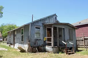 730 Chihuahua St, Lockhart, TX 78644 - Photo 5