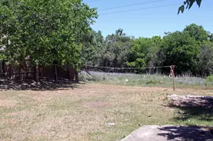 730 Chihuahua St, Lockhart, TX 78644 - Photo 7