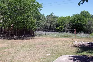 730 Chihuahua St, Lockhart, TX 78644 - Photo 7