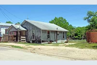 730 Chihuahua Street, Lockhart, TX 78644 - Photo 9