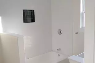 928 E Cameron Ave, Rockdale, TX 76567 - Photo 3