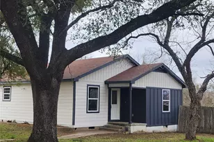 928 E Cameron Ave, Rockdale, TX 76567 - Photo 7