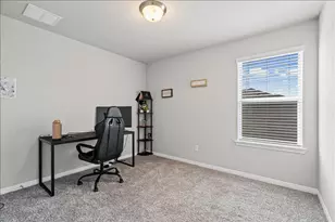 1642 Homestead Farms Dr, Round Rock, TX 78665 - Photo 5