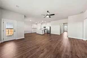 521 W Luna Blue Ln, Jarrell, TX 76537 - Photo 3