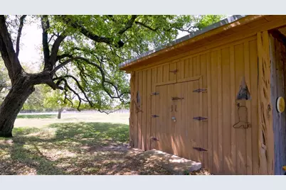 1115 County Road 414, Spicewood, TX 78669 - Photo 15