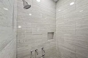 2506 E Cesar Chavez St, Austin, TX 78702 - Photo 17