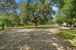 820 Bois D'Arc St, Lockhart, TX 78644 - Photo 23