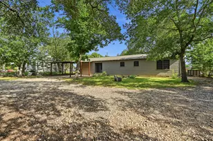 820 Bois D'Arc St, Lockhart, TX 78644 - Photo 21