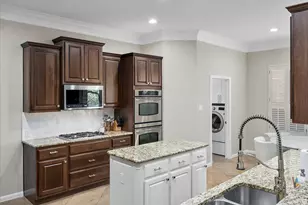 12921 Bloomfield Hills Ln, Austin, TX 78732 - Photo 11