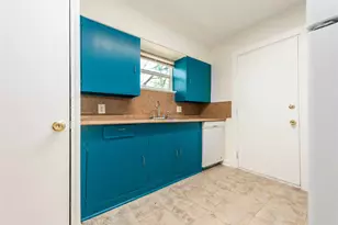 1013 E 10th St, Austin, TX 78702 - Photo 3