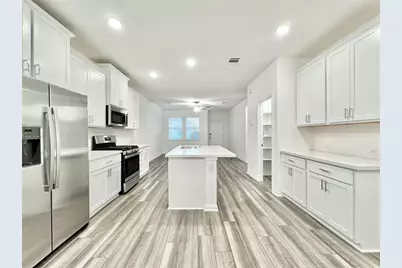 611 Emory Crossing Boulevard, Hutto, TX 78634 - Photo 5