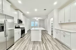 611 Emory Crossing Blvd, Hutto, TX 78634 - Photo 5