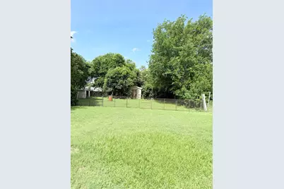 404 S Love Avenue, Florence, TX 76527 - Photo 3