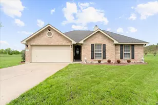 125 Fairway Ct, Bastrop, TX 78602 - Photo 3