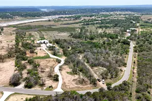 29 Chimney Cove Dr, Marble Falls, TX 78654 - Photo 15