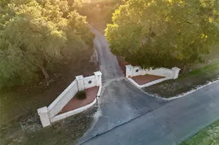 301 Crystal Meadows Dr, Kyle, TX 78640 - Photo 5