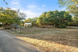 301 Crystal Meadows Dr, Kyle, TX 78640 - Photo 31