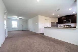 128 Maywood Ln, Jarrell, TX 76537 - Photo 3