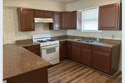 604 W 4th Street, Taylor, TX 76574 - Photo 3