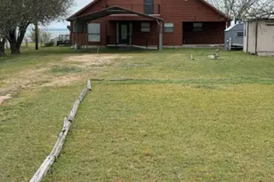 746 E Island Dr, Bluffton, TX 78607 - Photo 3