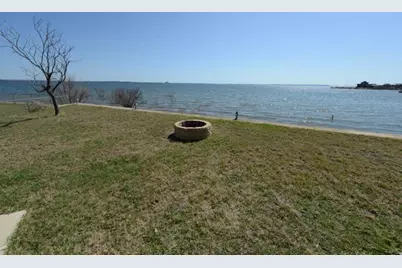 746 E Island Drive, Bluffton, TX 78607 - Photo 37