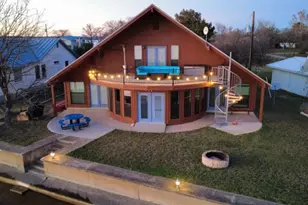 746 E Island Dr, Bluffton, TX 78607 - Photo 1